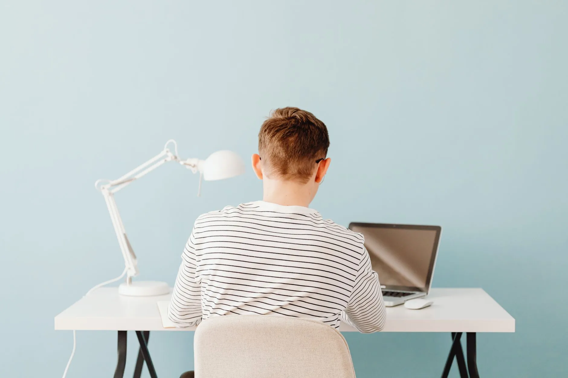 潍坊教育装备升级：教学器材选型与智慧教室建设方案