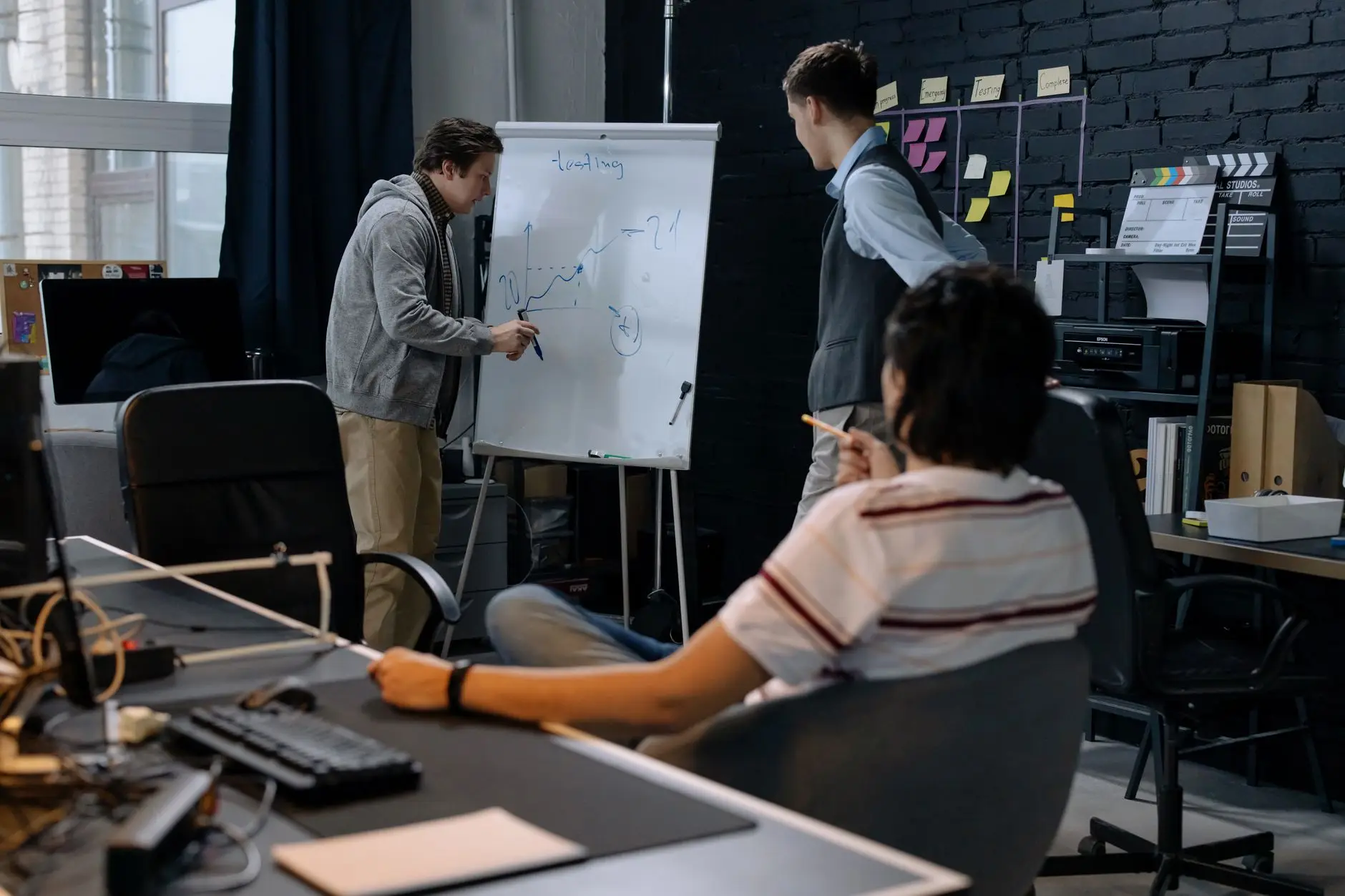 从传统到智能化:教学设备技术发展趋势及其在潍坊学校的应用